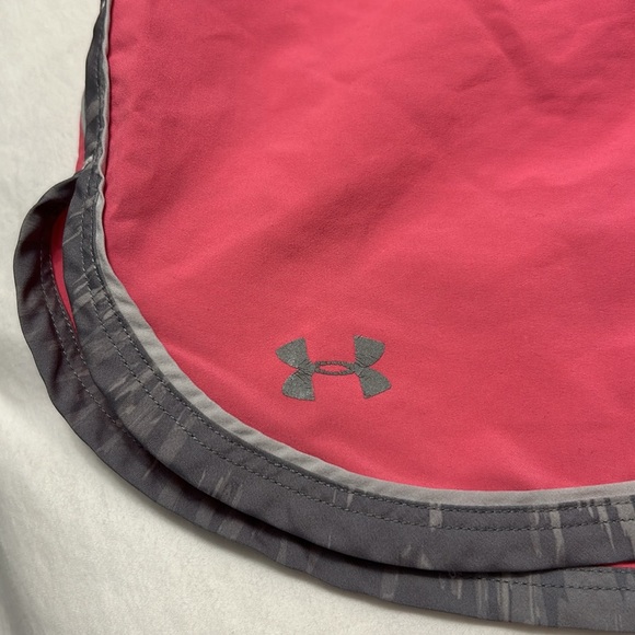 Under Armour Breast Cancer Women’s Shorts (L) - Picture 3 of 6
